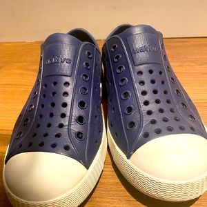 Kids Native shoes Navy and white Size J1